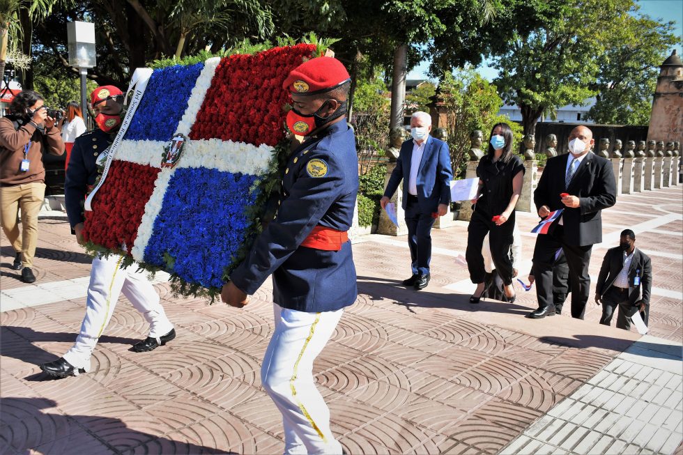 El Senado de la República rinde honor a Juan Pablo Duarte en el 209