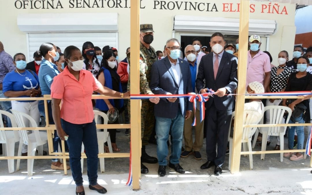 Inaugura nueva Oficina Senatorial en Elías Piña, el senador Aris Yván Lorenzo.