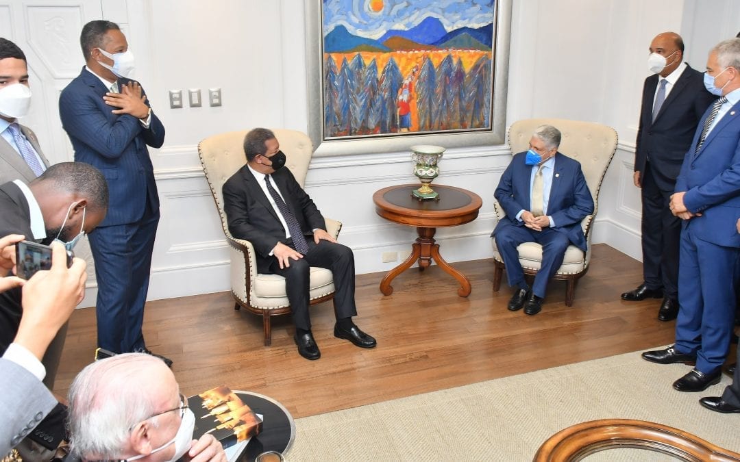 Presidente del Senado Eduardo Estrella recibe la visita de cortesía del expresidente Leonel Fernández