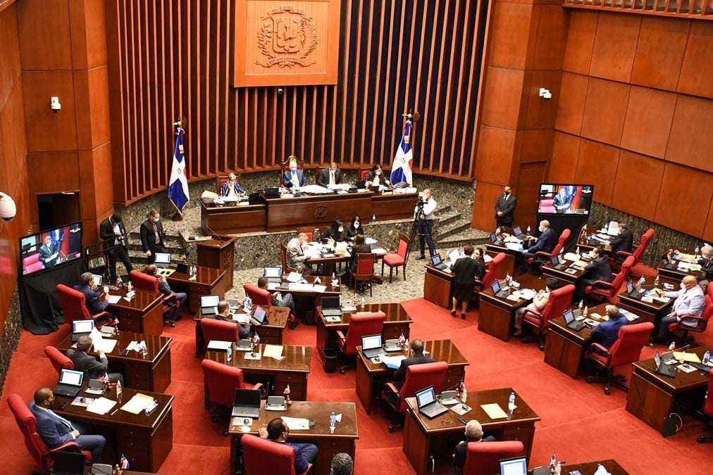 Comisión General del Senado escucha al director del Instituto Agrario Dominicano