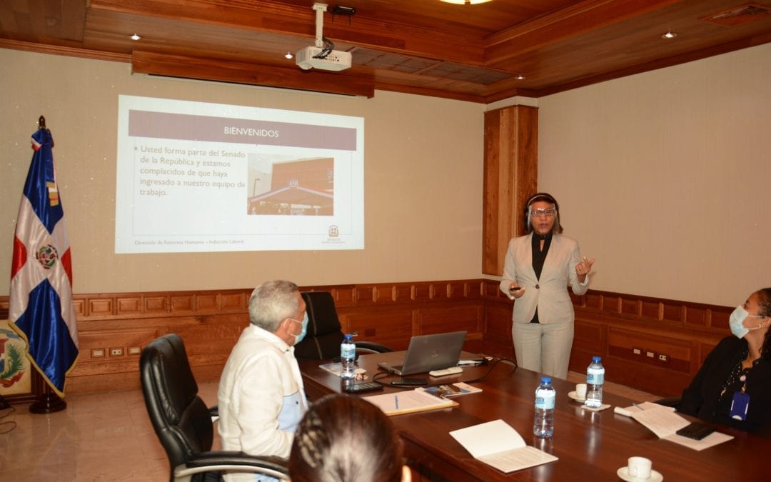 Taller de inducción laboral es impartido a nuevos empleados por la Dirección de Recursos Humanos del Senado de la República