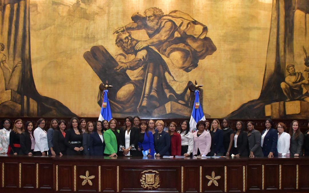 El Senado recibe visita de gobernadora, vicealcaldesas y mujeres empresarias de San Cristóbal