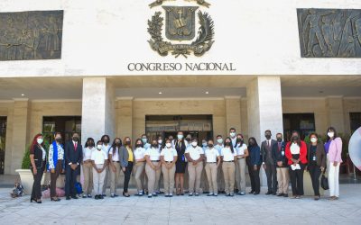 Estudiantes de centro educativo de SC recorren el Senado de la República