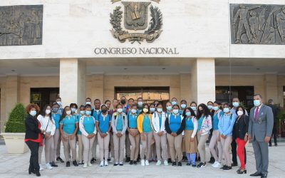 Estudiantes de Barahona visitan el Senado de la República