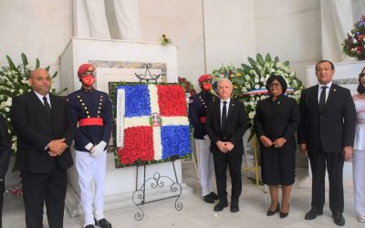 El Senado deposita una ofrenda floral en el Altar de la Patria por motivo de la Independencia Nacional ￼