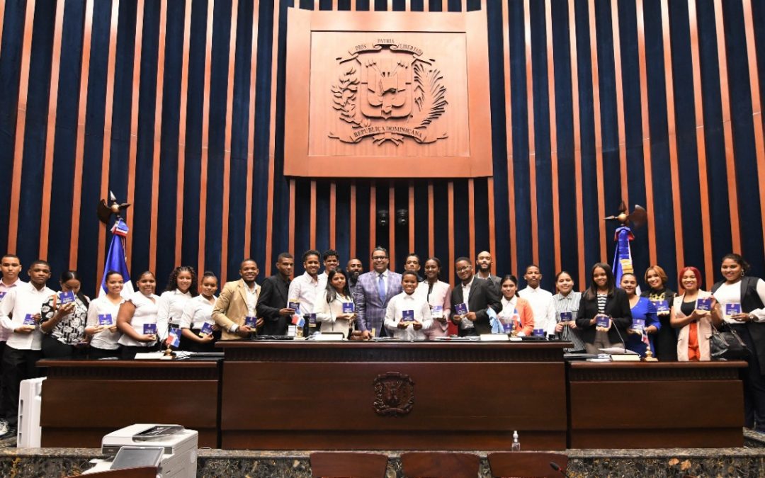 El Senado de la República recibe la visita de estudiantes de San Cristóbal