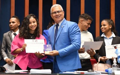 El Senado recibe a estudiantes de San José de Ocoa