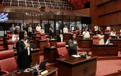 Estudiantes de Dajabón visitan el Senado de la República y asisten a una sesión ordinaria del Pleno