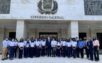 Estudiantes del reconocido Liceo Dr. Miguel Canela Lázaro visitan el Senado de la República