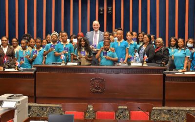 Estudiantes de Barahona conocen el Senado de la República