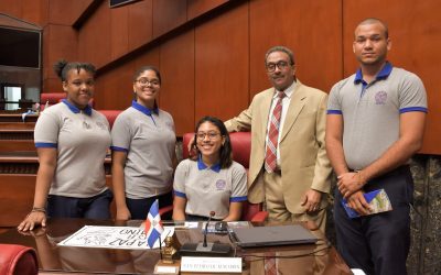 Estudiantes y profesores de la Provincia San Pedro de Macorís conocen el Senado de la República