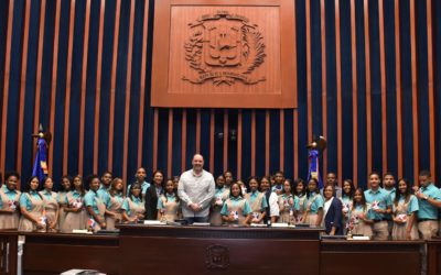 Estudiantes del Liceo LICATEBA, de Barahona, llegan al Senado y conocen su historia