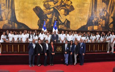 El Senado de la República recibe a estudiantes del Liceo Secundario El Carmen, de La Vega