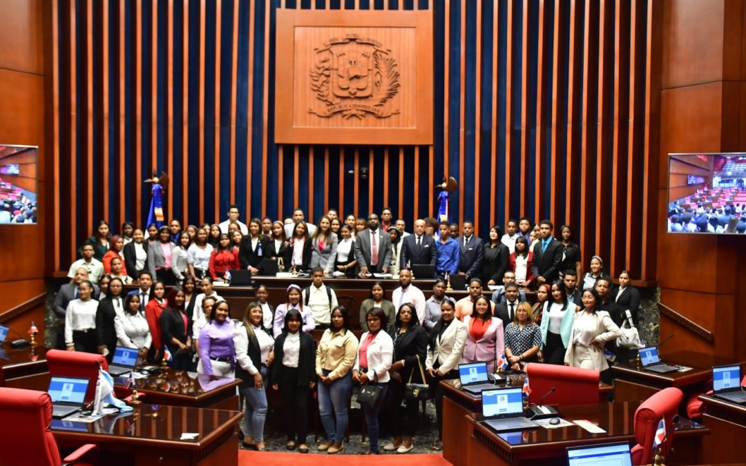 Estudiantes de la Universidad Tecnológica del Sur (UTESUR) conocen por dentro el Senado de la República