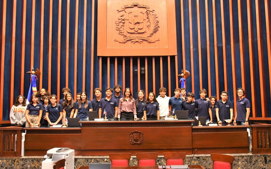 Estudiantes del Liceo Francés de Santo Domingo conocen por dentro el Senado de la RepúblicA