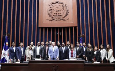 Senado recibe visita del Comité de Jóvenes de la Cámara de Comercio y Producción de Santiago