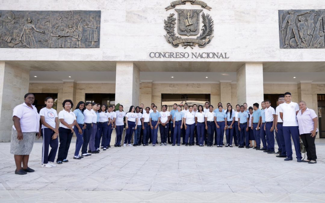 El Senado abre sus puertas a estudiantes del Colegio Evangélico Parroquial, de Santo Domingo Este