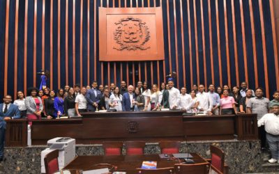 Integrantes del Movimiento Jóvenes Contra el Retroceso visitan el Senado de la República