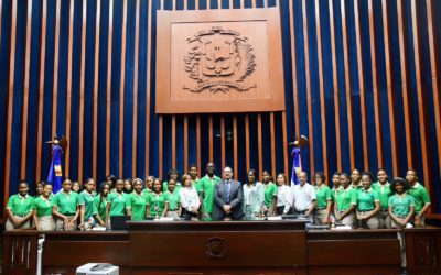 El senado abre sus puertas a estudiantes del Centro Educativo en Arte Rosa Duarte, de Hato Mayor