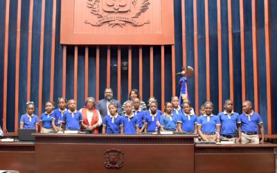 Estudiantes de la Escuela Prof. Juan F. Guillen, de San Cristóbal, visitan el Senado