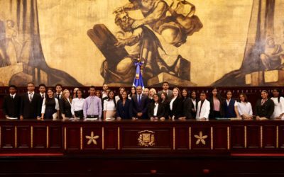 Alumnos del Liceo de Artes José Cabrera, de Dajabón, recorren el Senado de la República