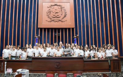 Estudiantes del Colegio Saint Michael’s School conocen el Senado por dentro