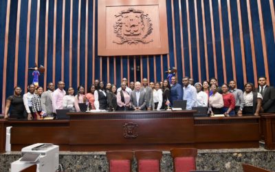 Integrantes de la Unión de Líderes de Derecho Sociales y Culturales, de Provincia Santo Domingo, conocen el Senado