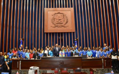 El Senado recibe a estudiantes meritorios de la provincia Monte Plata