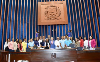 El Senado abre sus puertas a estudiantes meritorios del Liceo Gerardo Jasen, de la provincia La Altagracia