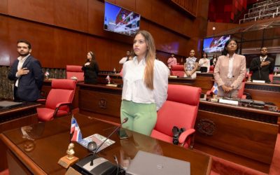 Estudiantes de Derecho de la UNPHU conocen el Senado de la República en una Visita Guiada