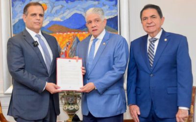 Presidente del Senado recibe Proyecto de Ley Responsabilidad Fiscal del PE