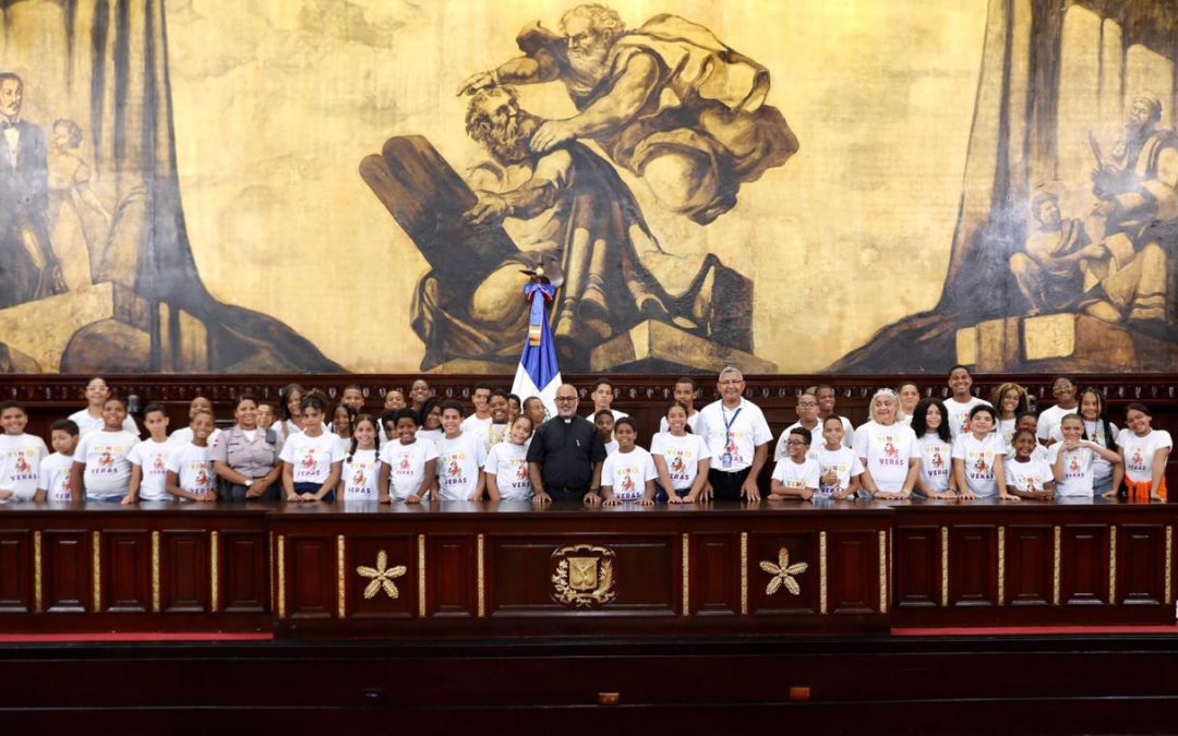 Senado abre sus puertas a niños y adolescentes del Campamento Ven y Veras de la Parroquia Santa Lucia Mártir