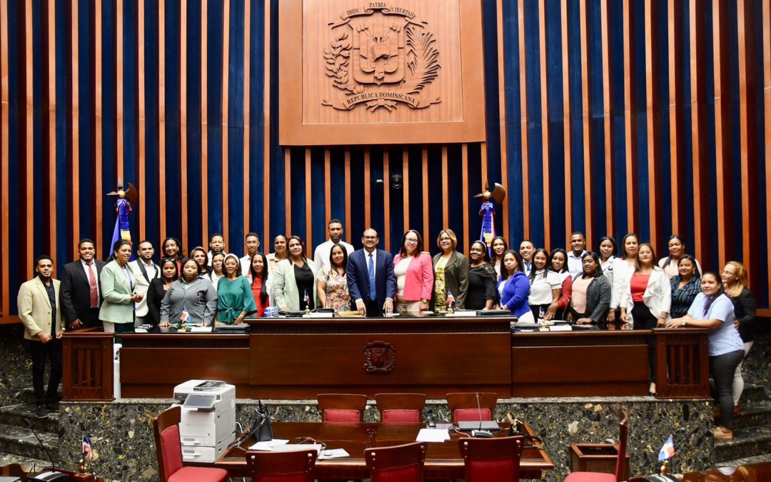 Educadores de la provincia Dajabón conocen por dentro el Senado de la República