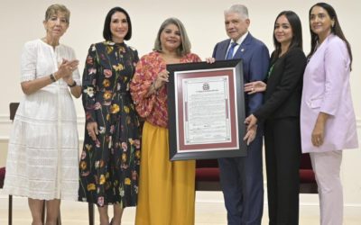 Senado otorga reconocimiento póstumo a Yvelisse Prats de Pérez por sus grandes aportes al país