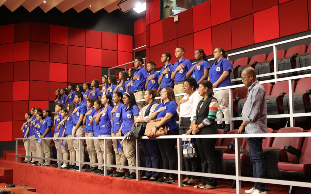 Senado recibe estudiantes del politécnico Máximo Gómez de la provincia Peravia