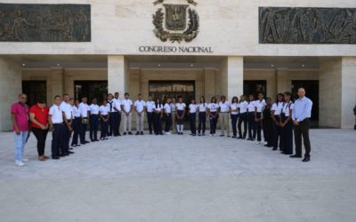 Estudiantes de Los Alcarrizos visitan el Senado