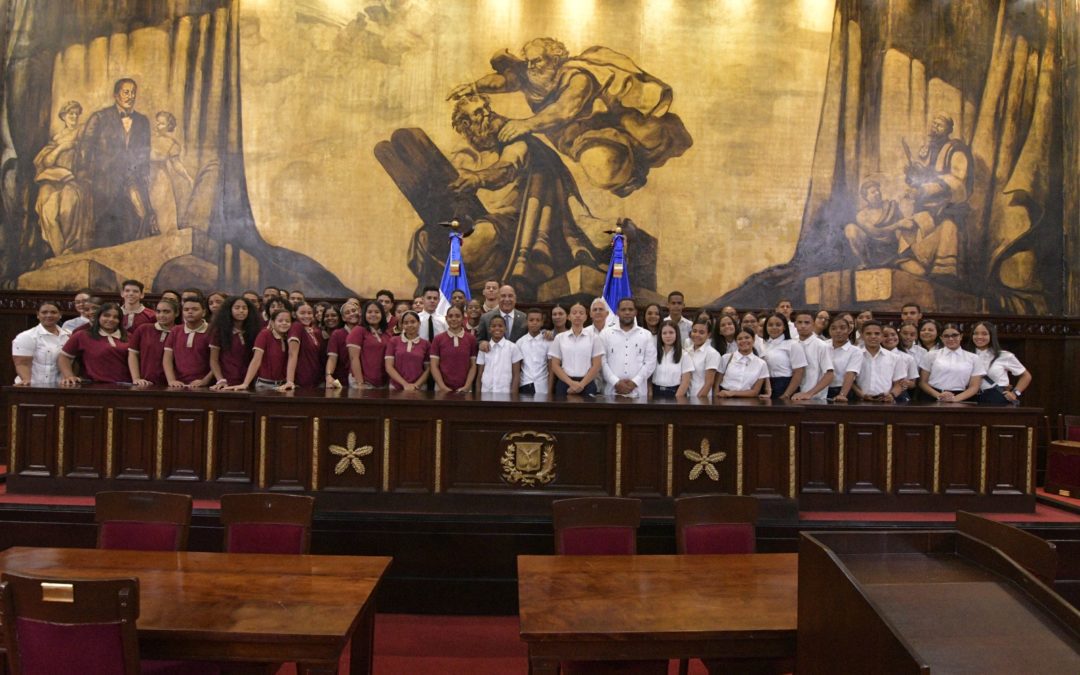 Senado abre sus puertas a estudiantes de provincia Hermanas Mirabal