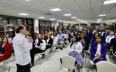 Psicólogo imparte a colaboradores del Senado la charla: “Con sabiduría y amor formo mi familia”