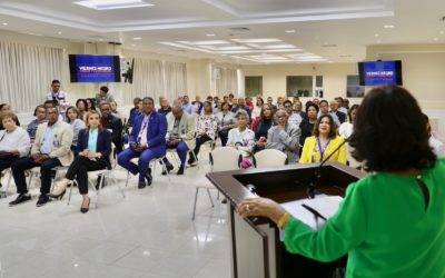 Senado da charla a colaboradores de cómo invertir en Viernes Negro