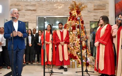 Senado da bienvenida a la Navidad con encendido del Árbol