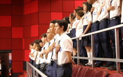 Senado recibe estudiantes del colegio Buena Vista de La Romana