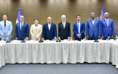 Presidente del Senado Ricardo de los Santos participa endesayuno con diputados dominicanos y asambleístas EU