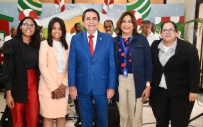 Senador de provincia Peravia, Milcíades Franjul da bienvenida a Navidad junto a colaboradores Senado