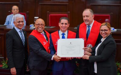 Presidente Senado entrega títulos a Graduados en Master de Universidad Castilla La Mancha