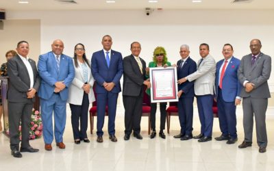 Senado reconoce a Fefita la Grande por su exitosa trayectoria y ser pionera en la música típica