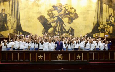 Estudiantes de provincia Valverde vistan el Senado