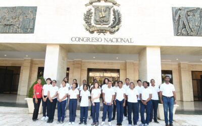 Senado recibe estudiantes secundarias del Centro Educativo Nacional Domais Bávaro de La Altagracia