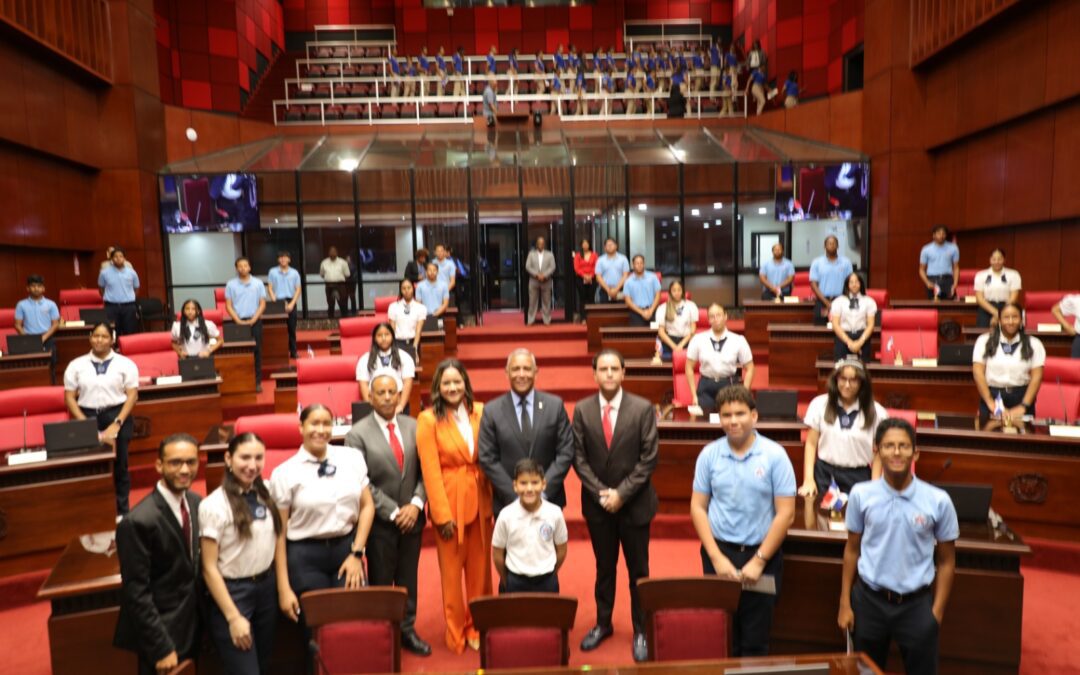 Estudiantes provincias SFM y SDE visitan Senado