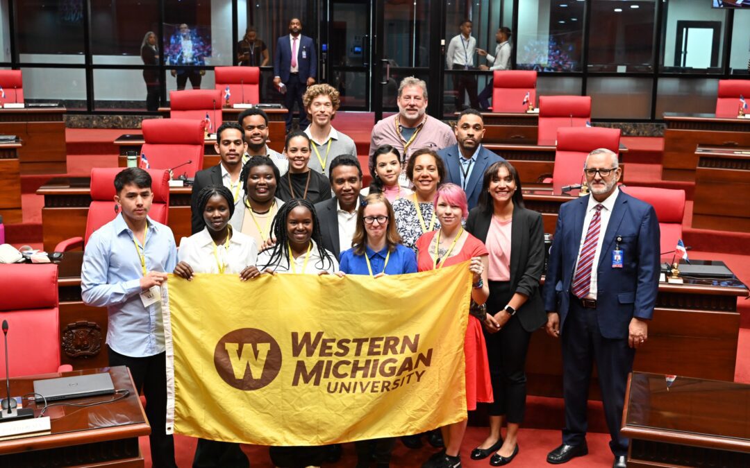 Senado recibe estudiantes de intercambio cultural de Western Michigan University