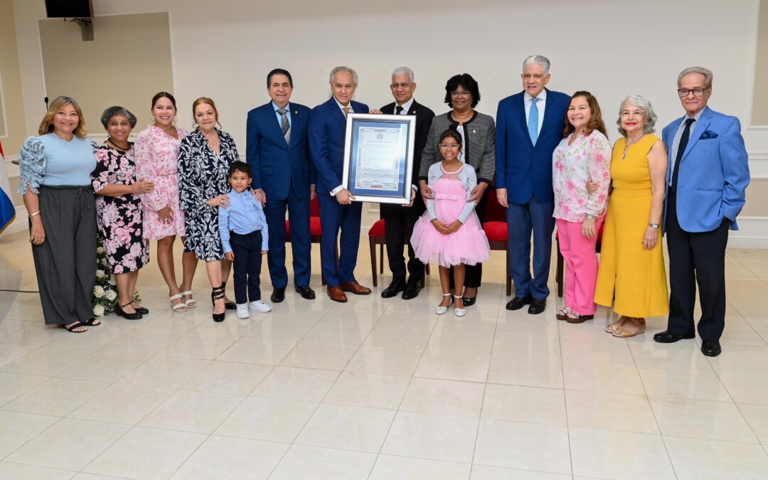 Senado reconoce al músico clásico José Antonio Molina por sus aportes al arte y la cultura nacional